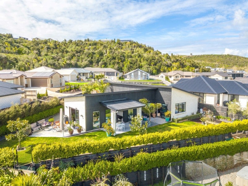 9 Ellesmere Close, Pyes Pa, Tauranga - Carousel 1