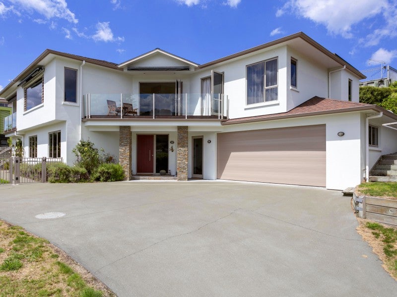 13 Scenic Heights, Acacia Bay, Taupo - Carousel 1