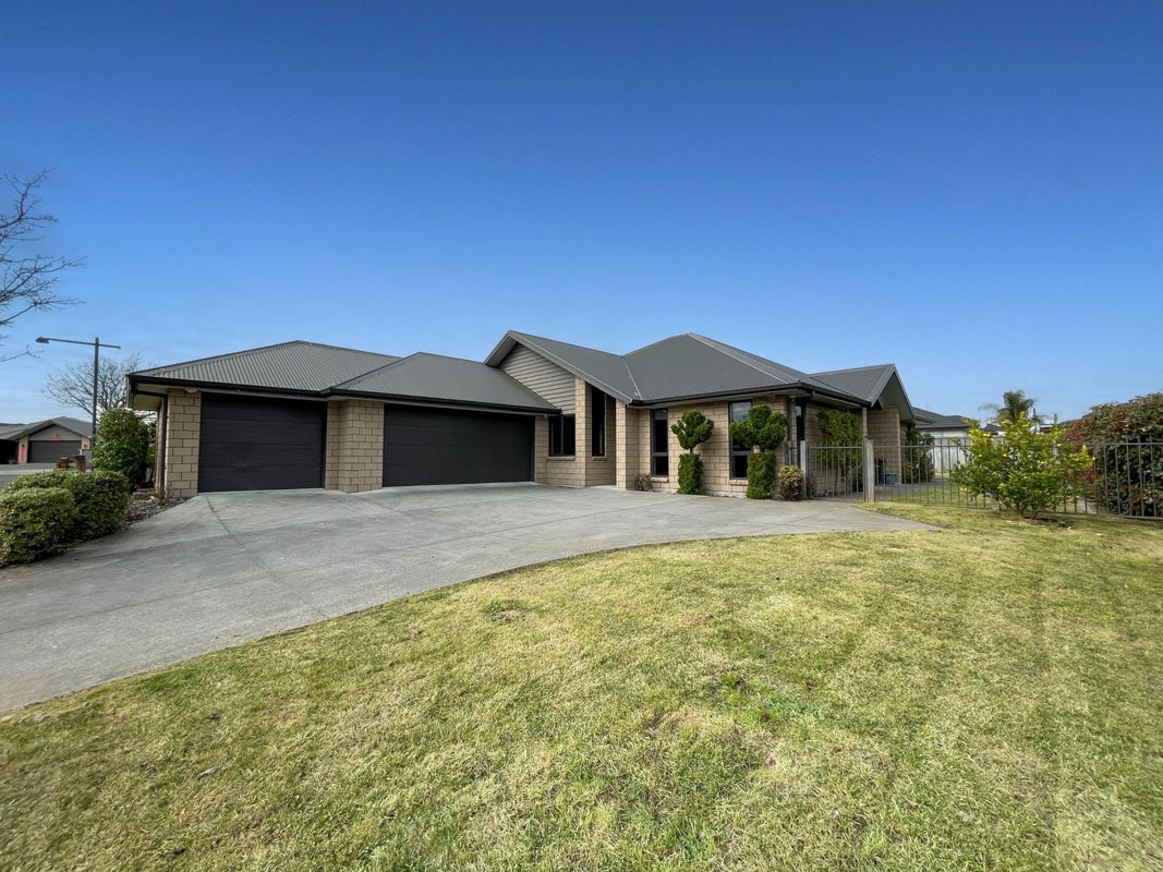 2 Sutherland Court, Flagstaff, Hamilton - Carousel 1