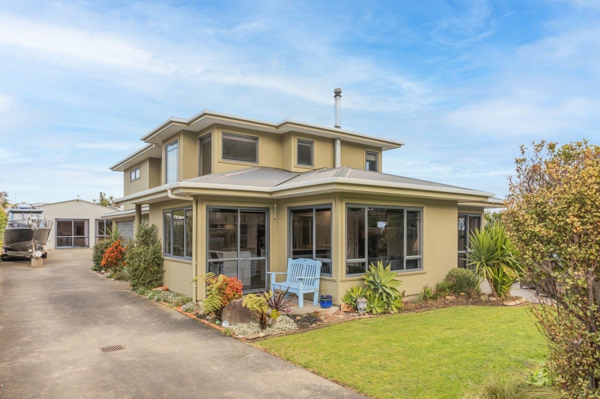 6 Mowhanau Drive, Kai Iwi, Whanganui - Carousel 1