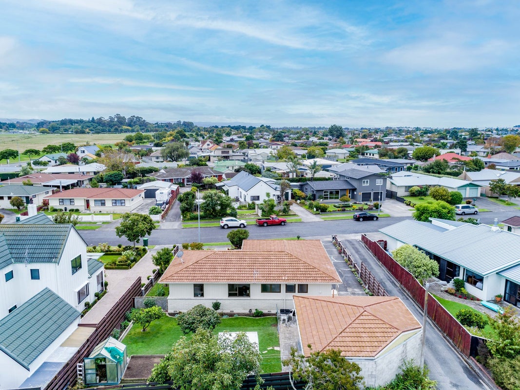 37 Donegal Crescent, Tamatea, Napier - Carousel 2