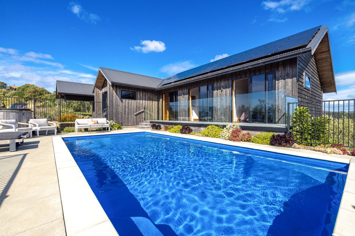 7 Brown Road, Onetangi, Waiheke Island - Carousel 2