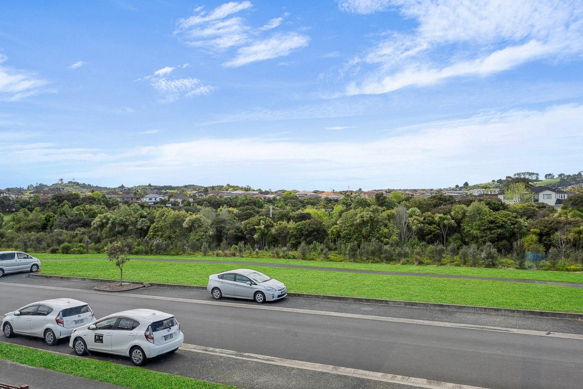 20 Flintridge Drive, Flat Bush, Auckland - Carousel 1