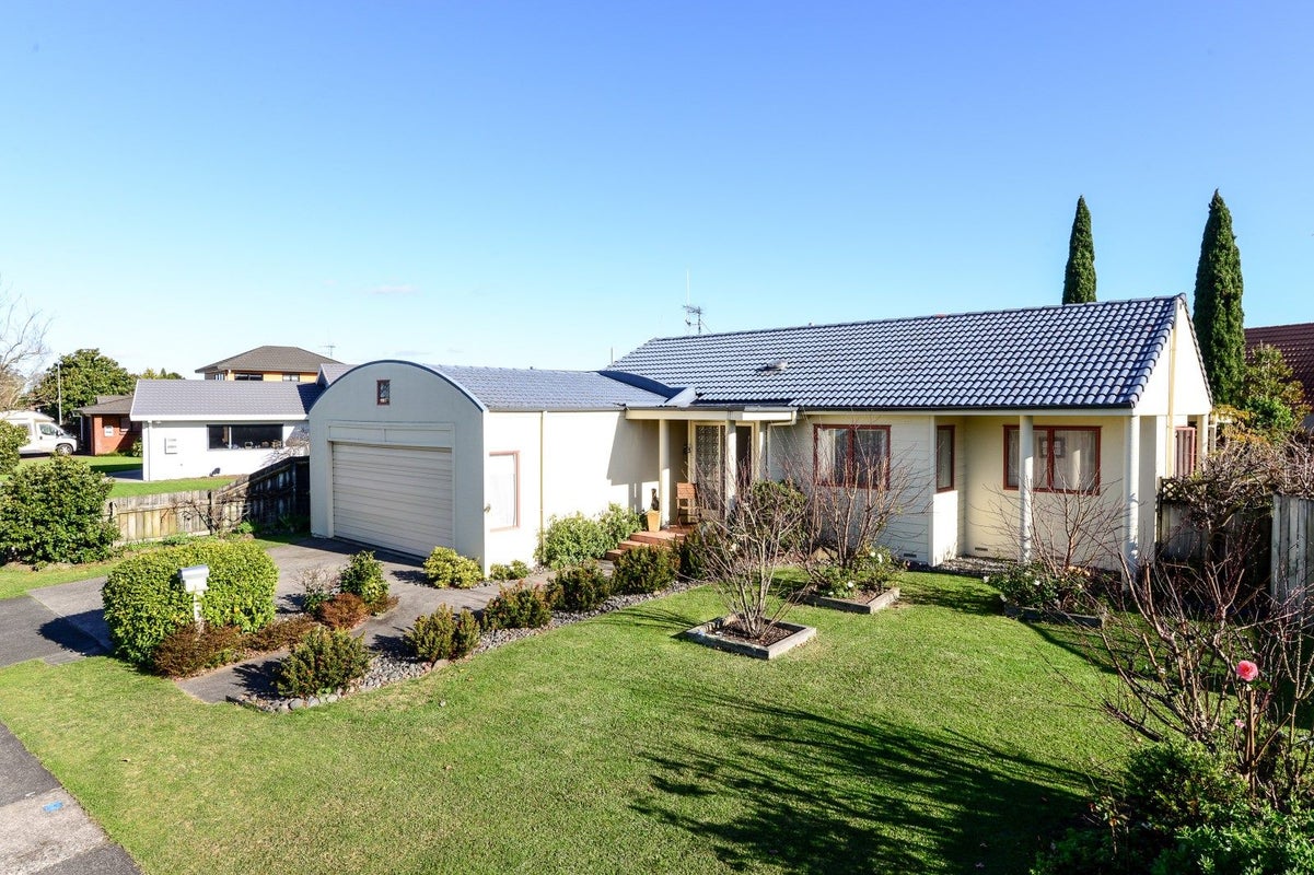 18 Moreland Avenue, Pukete, Hamilton - Carousel 2