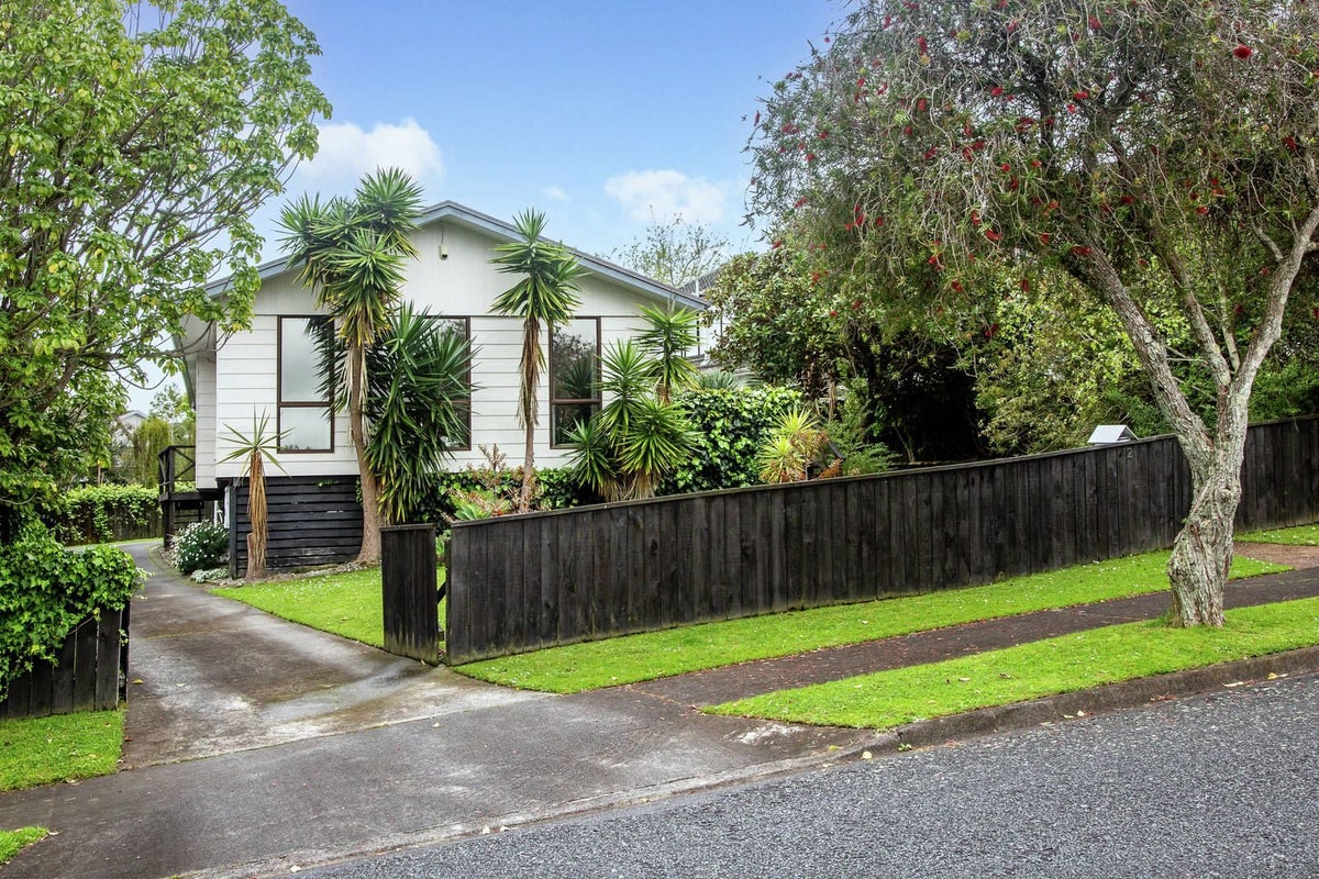 12 Sandgate Avenue, Botany Downs, Auckland - Carousel 1