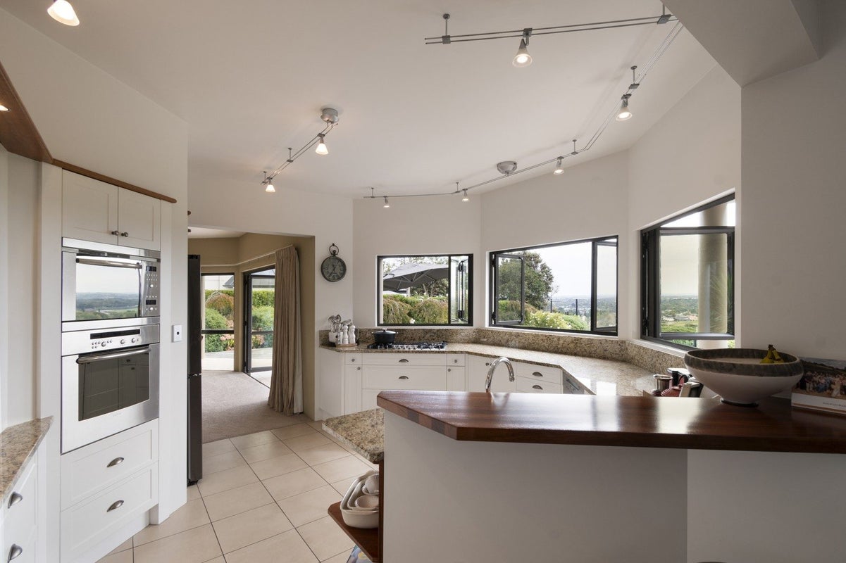70 Waicola Drive, Fitzherbert, Palmerston North - Carousel 2