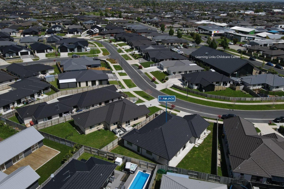 7 Keerangi Place, Rototuna North, Hamilton - Carousel 2