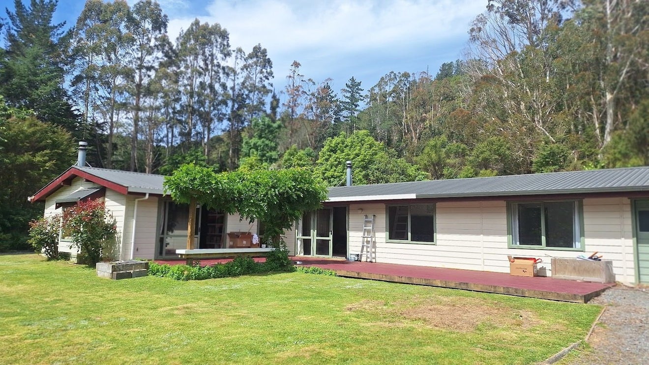 1083 Blue Mountains Road, Blue Mountains, Upper Hutt - Carousel 2