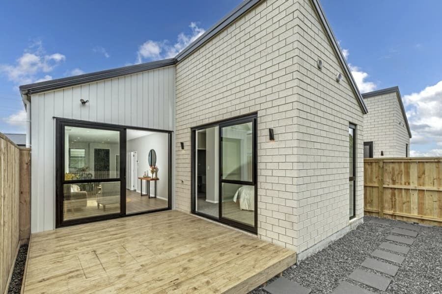 8 Kotiu Place, Massey, Auckland - Carousel 1