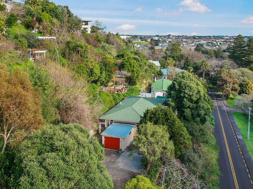 16 Mount View Road, Bastia Hill, Whanganui - Carousel 1