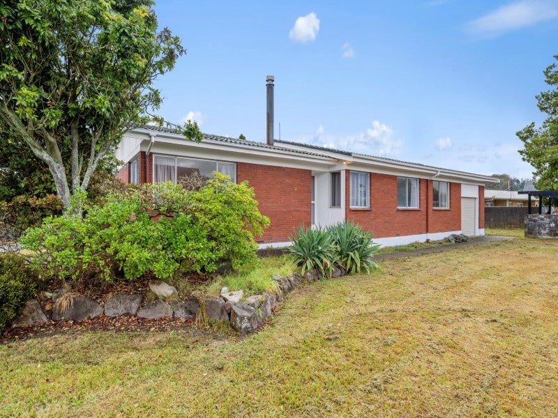 1 Clouston Crescent, Fenton Park, Rotorua - Carousel 1