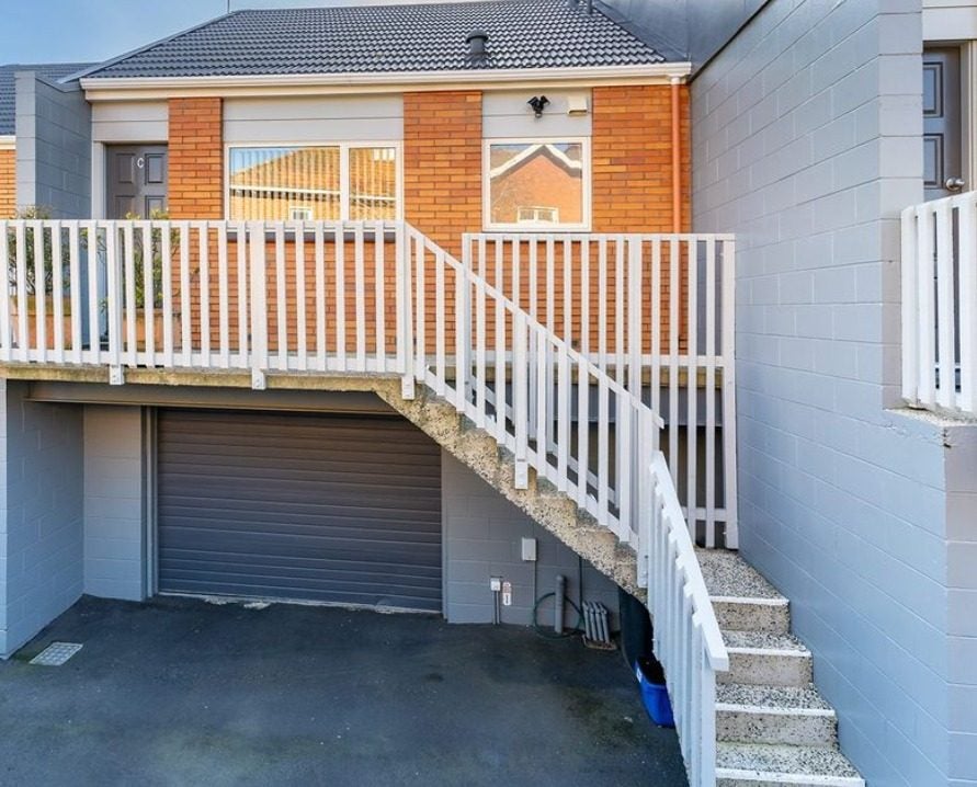 229C Highgate, Roslyn, Dunedin - Carousel 1