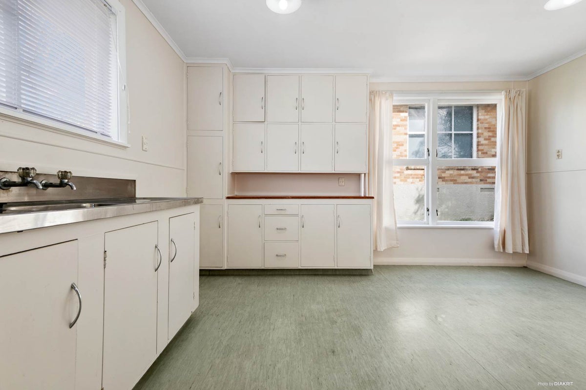 18 Te Wheoro Street, MEREMERE, MERCER - Carousel 2