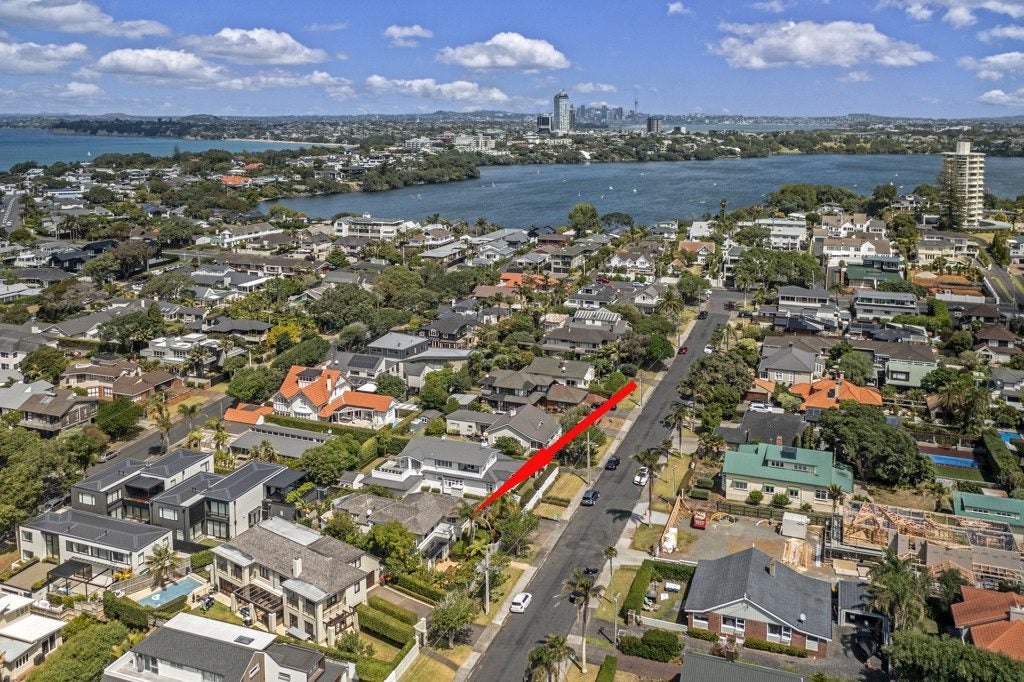 15A Ocean View Road, Milford, Auckland - Carousel 24