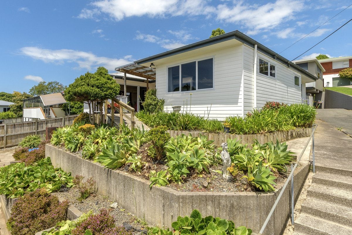 31A Linley Terrace, Judea, Tauranga - Carousel 1