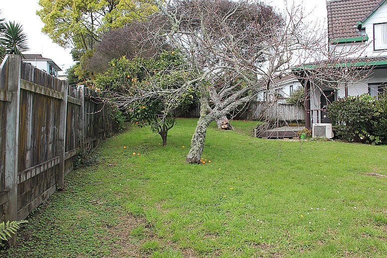 24 Leiden Place, Totara Vale, Auckland - Carousel 12