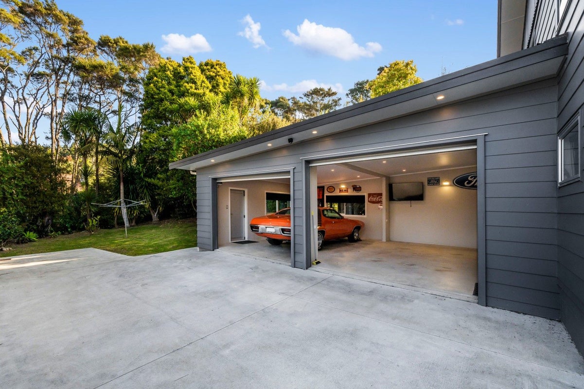 13 Stallard Place, Glen Eden, Auckland - Carousel 2
