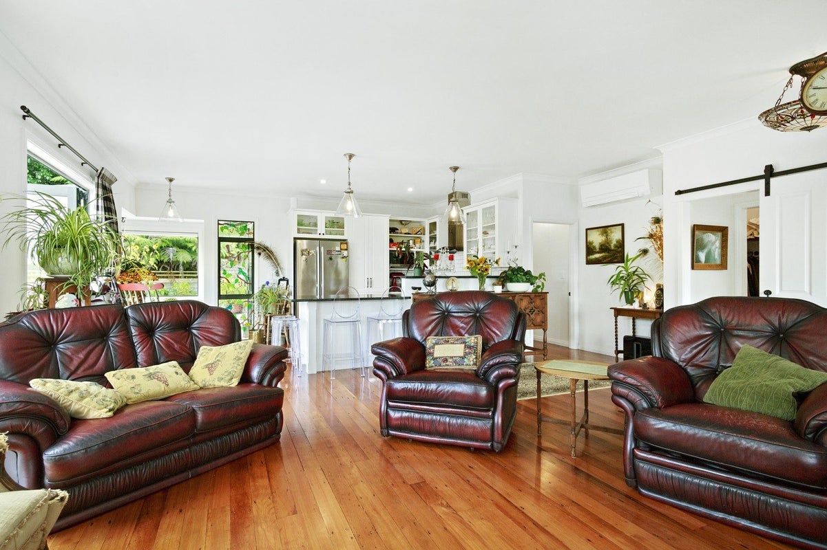25 Kahikatea Lane, Brown Owl, Upper Hutt - Carousel 2