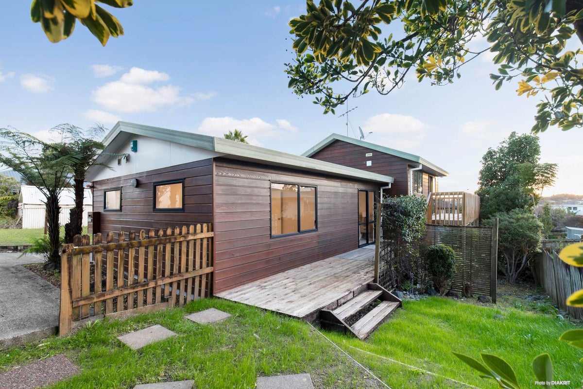 2/822 East Coast Road, Oteha, Auckland - Carousel 2