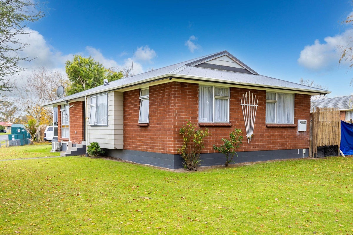 16 Rosser Street, Huntly, Huntly - Carousel 1