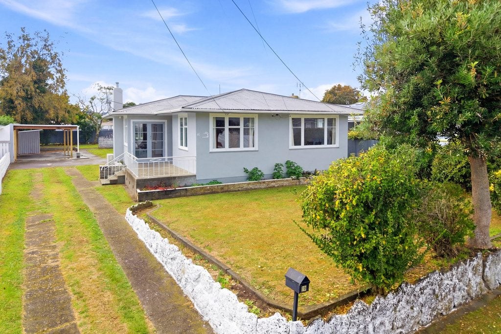 10 Camellia Avenue, Aramoho, Whanganui - Carousel 1
