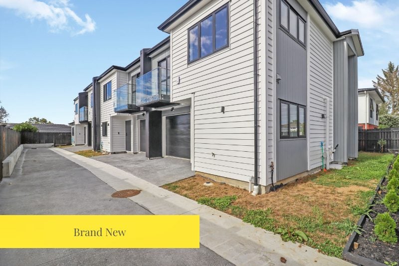 8 Benton Place, Manurewa, Auckland - Carousel 1