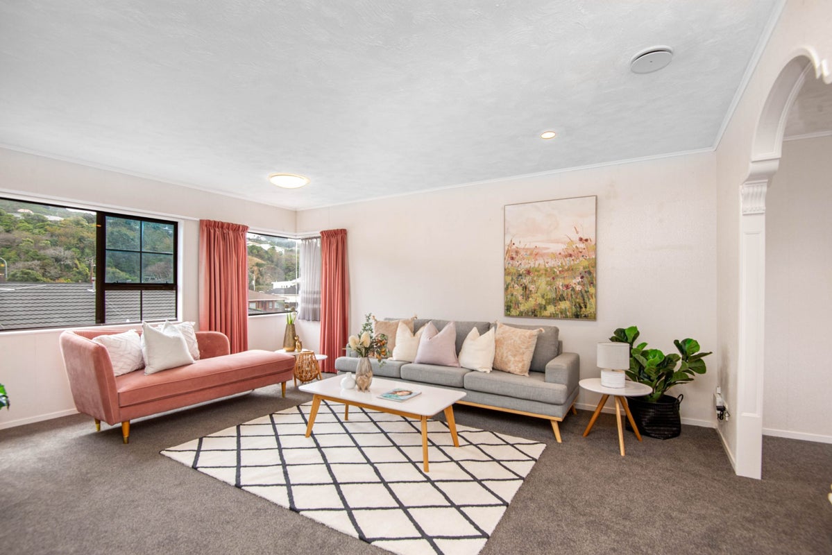96 Oxford Street, Tawa, Wellington - Carousel 2