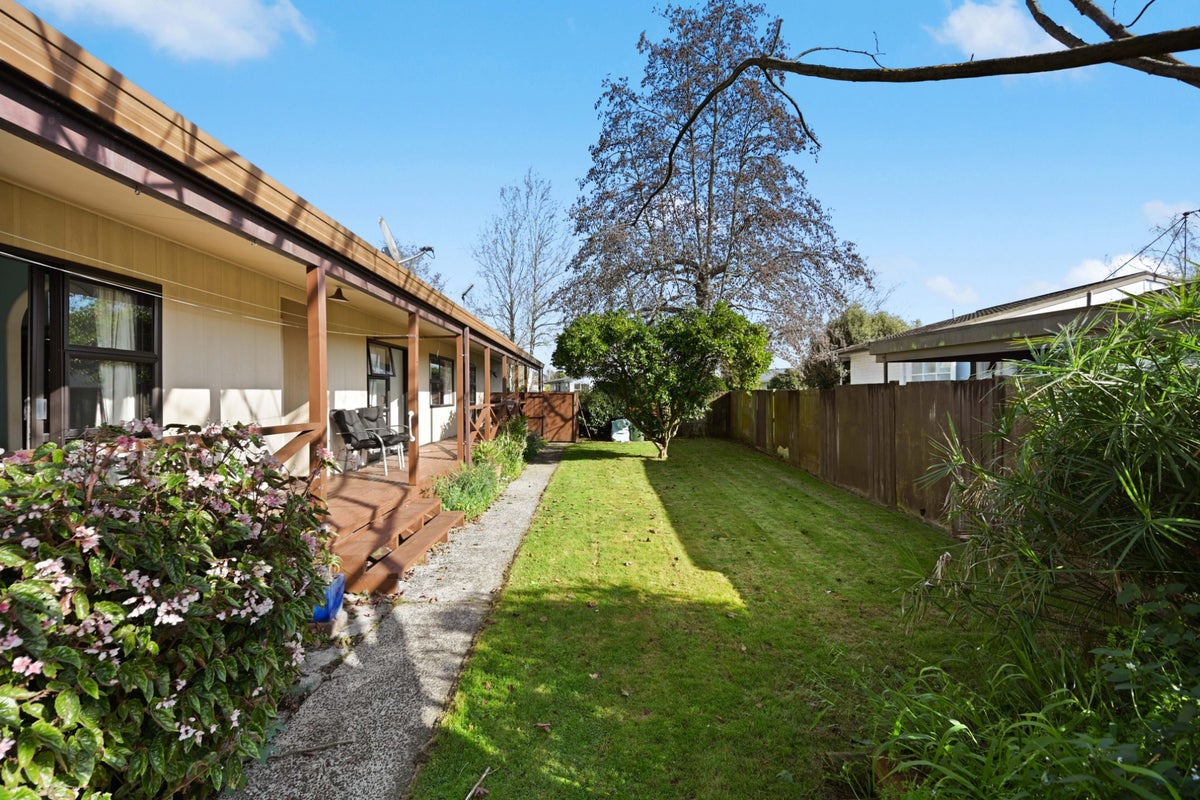 8 Elmwood Crescent, Pukete, Hamilton - Carousel 2