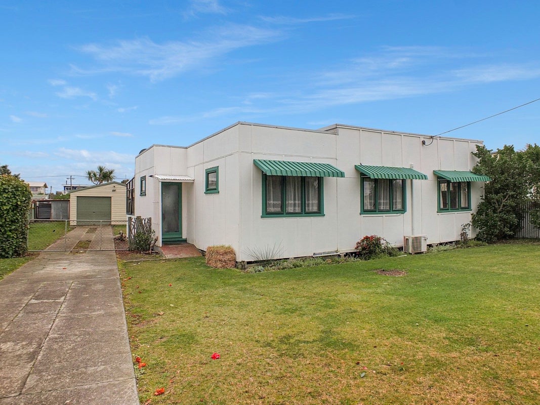 13 Linklater Avenue, Foxton Beach, Foxton - Carousel 1