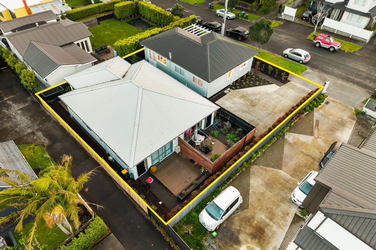 111 Kiwi Road, Point Chevalier, Auckland City, Auckland - Carousel 2