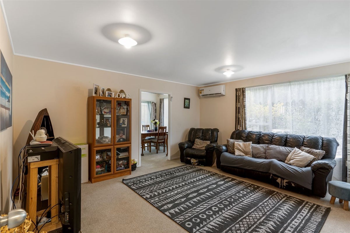 21 Chrisarda Place, Red Hill, Papakura - Carousel 2