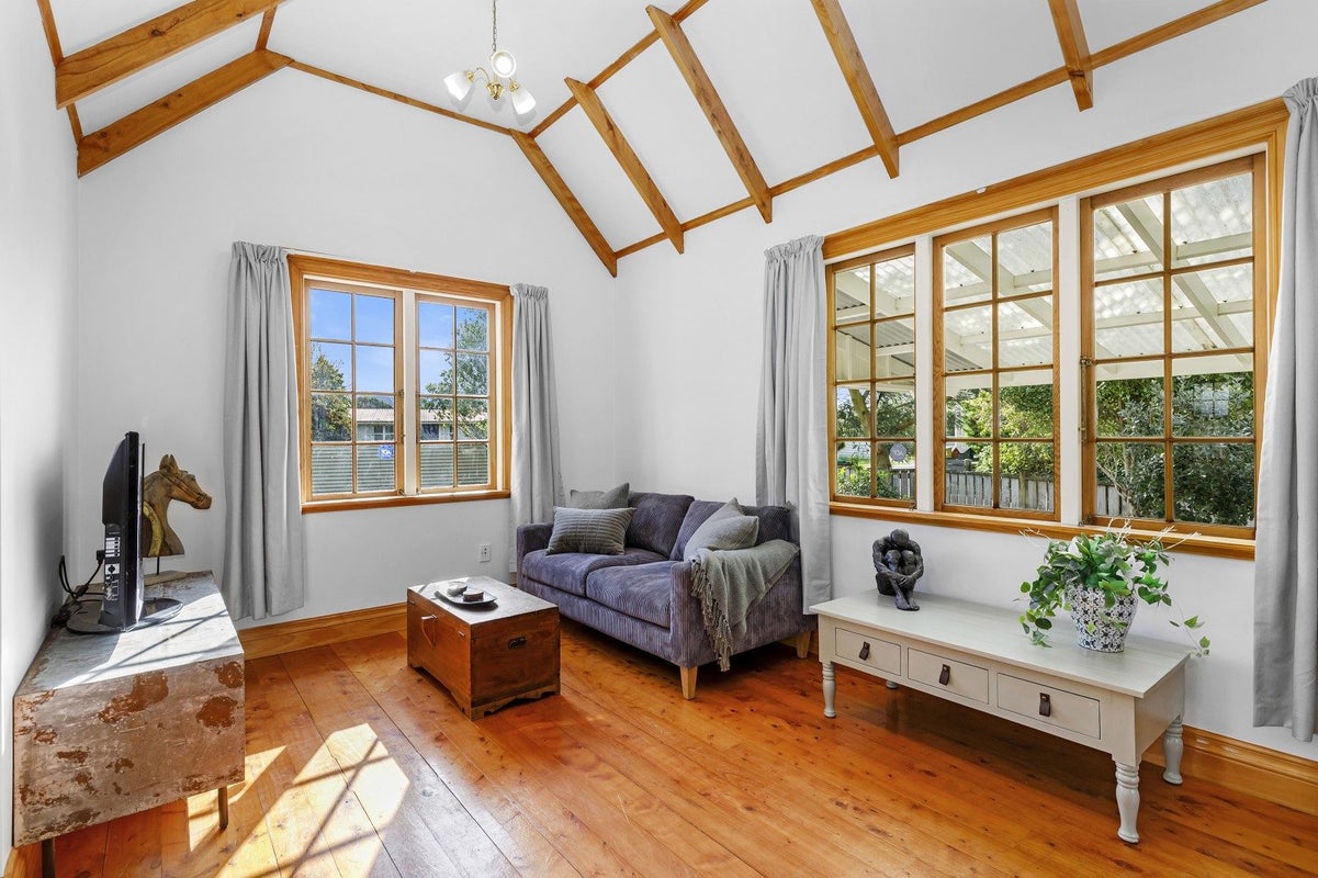 463 High Street South, Carterton, Carterton - Carousel 2