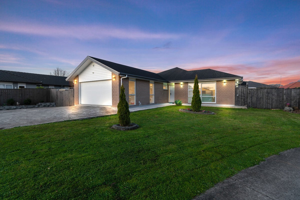 26 Kilmacrennan Drive, Rosehill, Papakura - Carousel 1