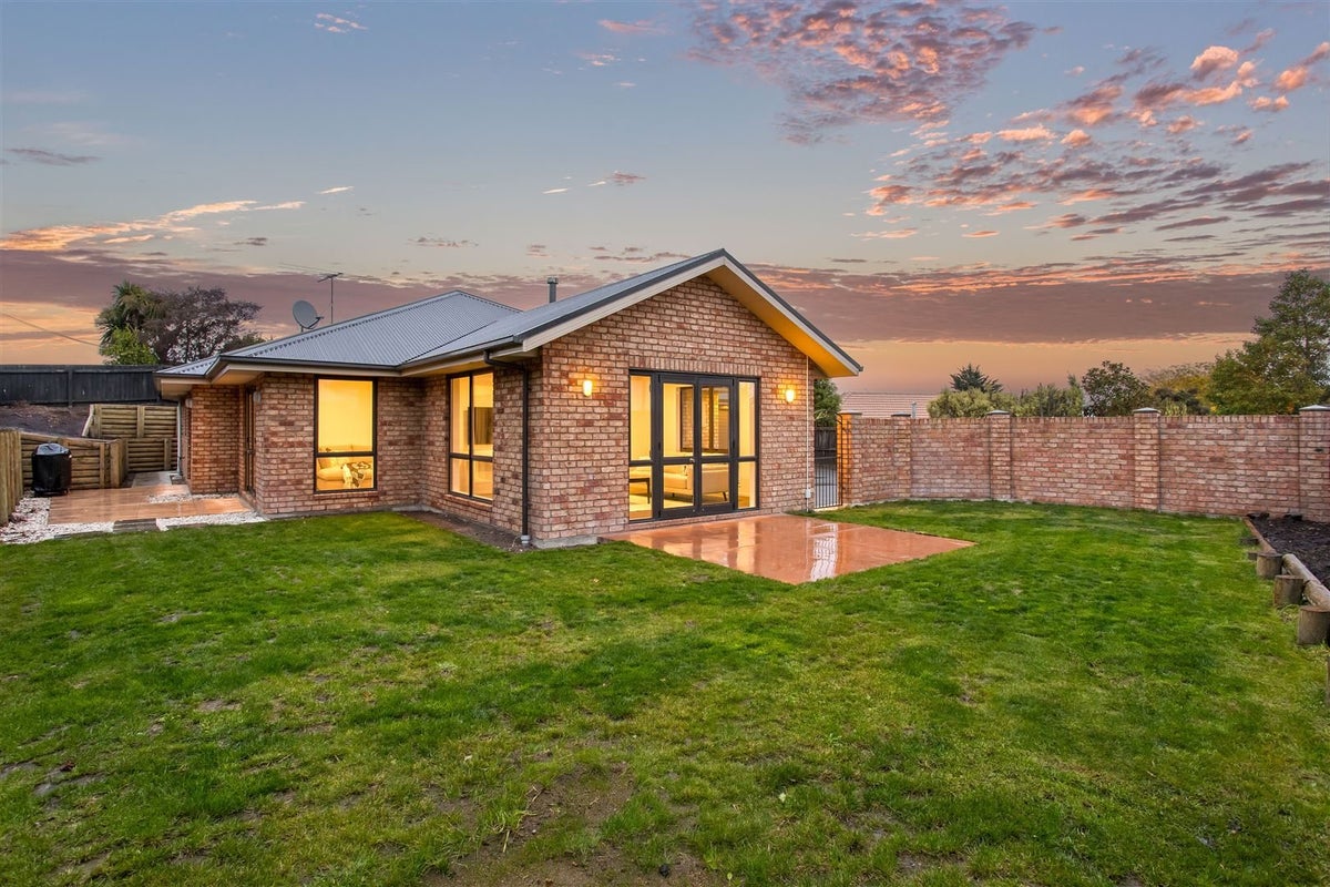 25 Baltimore Green, Shirley, Christchurch - Carousel 1