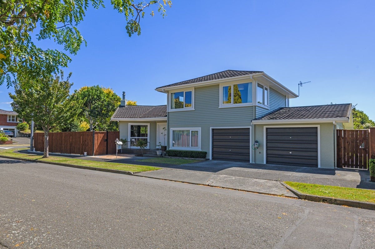 1 Athlone Place, Hokowhitu, Palmerston North - Carousel 1