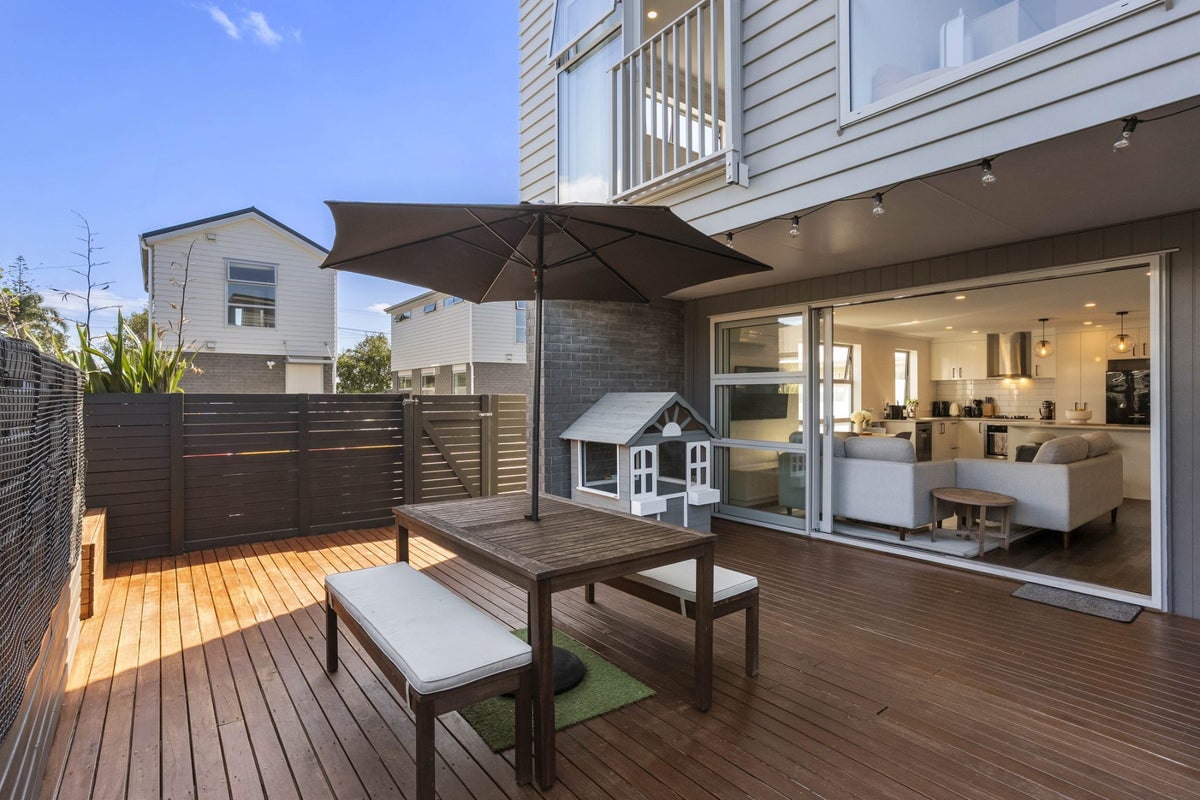 28C Yeovil Road, Te Atatu Peninsula, Auckland - Carousel 1