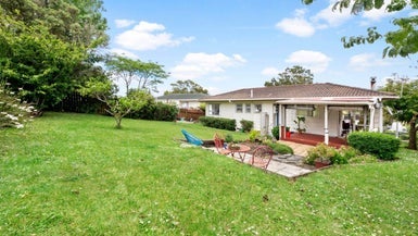41 Cedar Heights Avenue, Massey, Auckland - Carousel 1