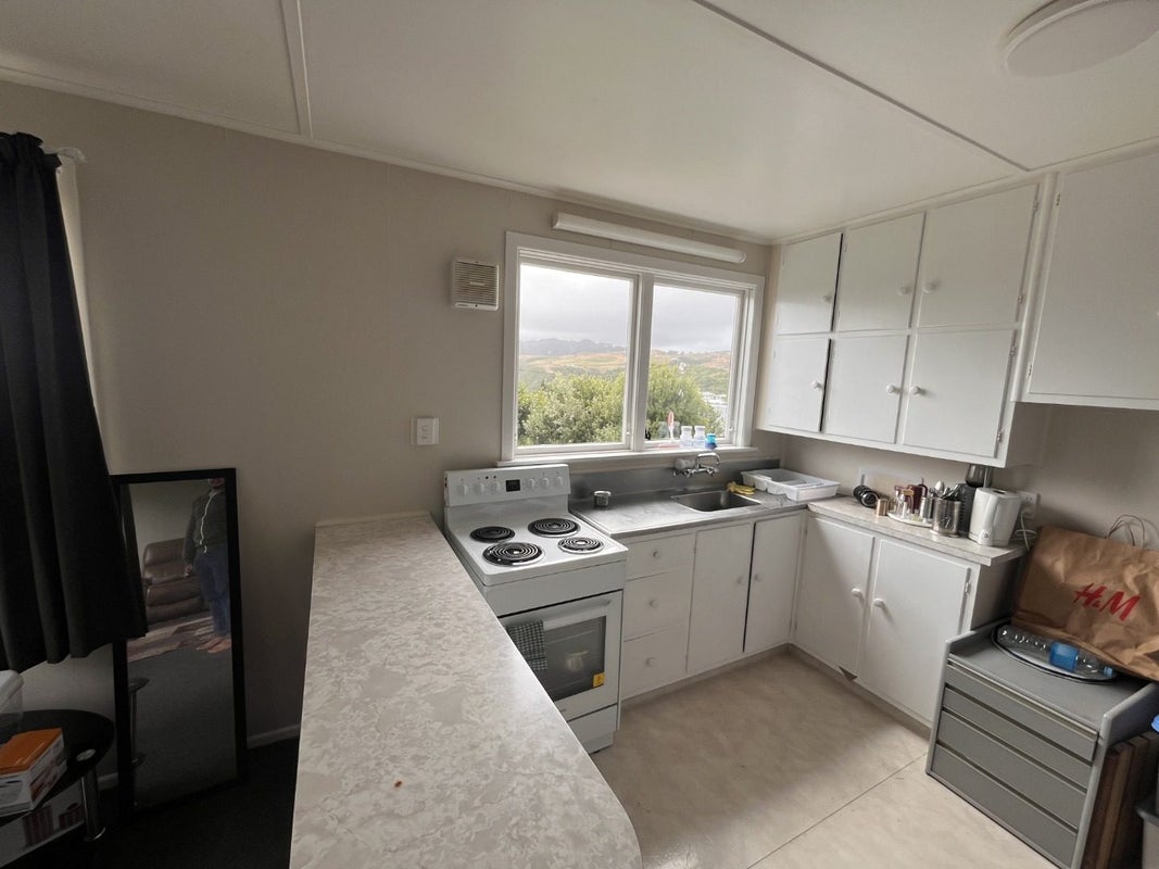 23 Diane Grove, Paparangi, Wellington - Carousel 2