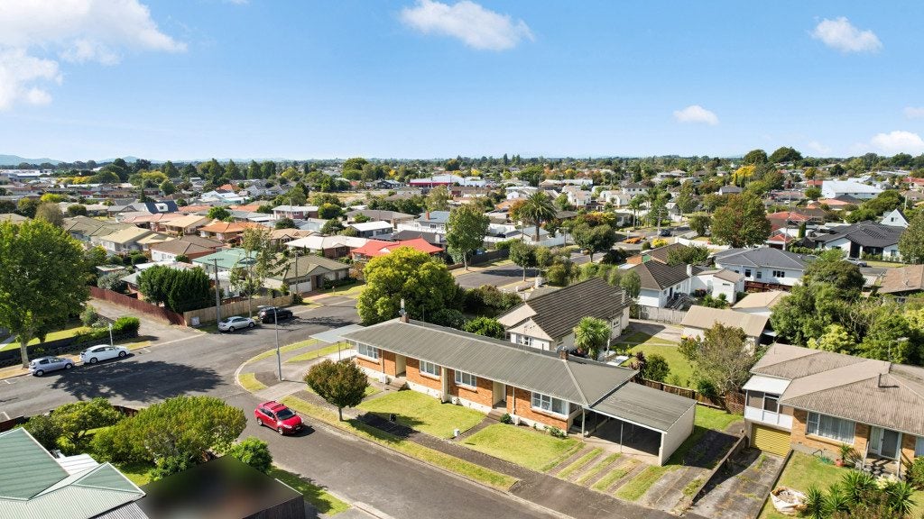 1 Christie Street, Forest Lake, Hamilton - Carousel 15
