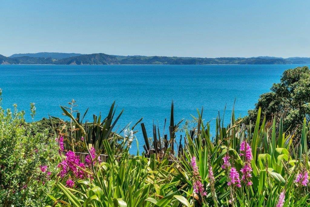 52 Pacific Parade, Army Bay, Whangaparaoa - Carousel 1