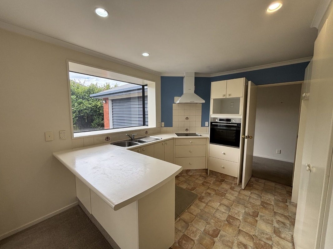 2/137 Harewood Road, Papanui, Christchurch - Carousel 2