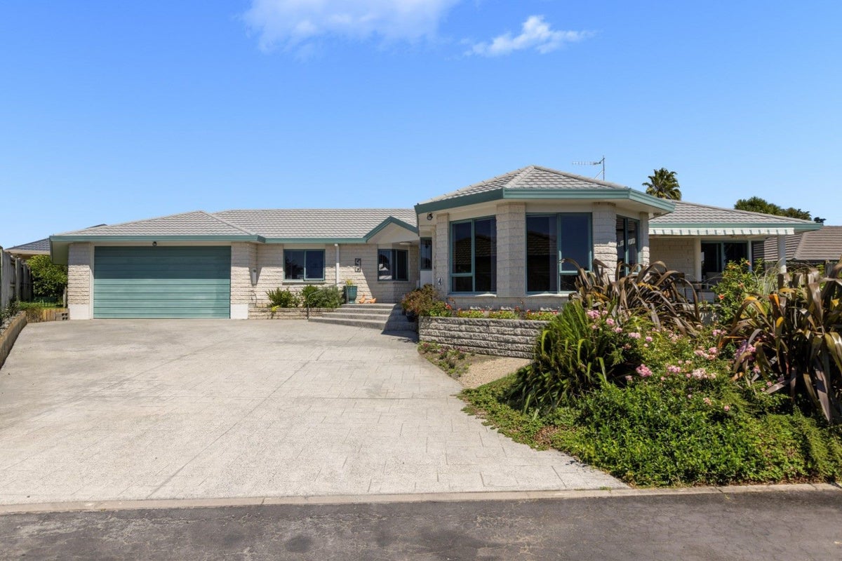 4 Burnt Oak Drive, Pyes Pa, Tauranga - Carousel 1