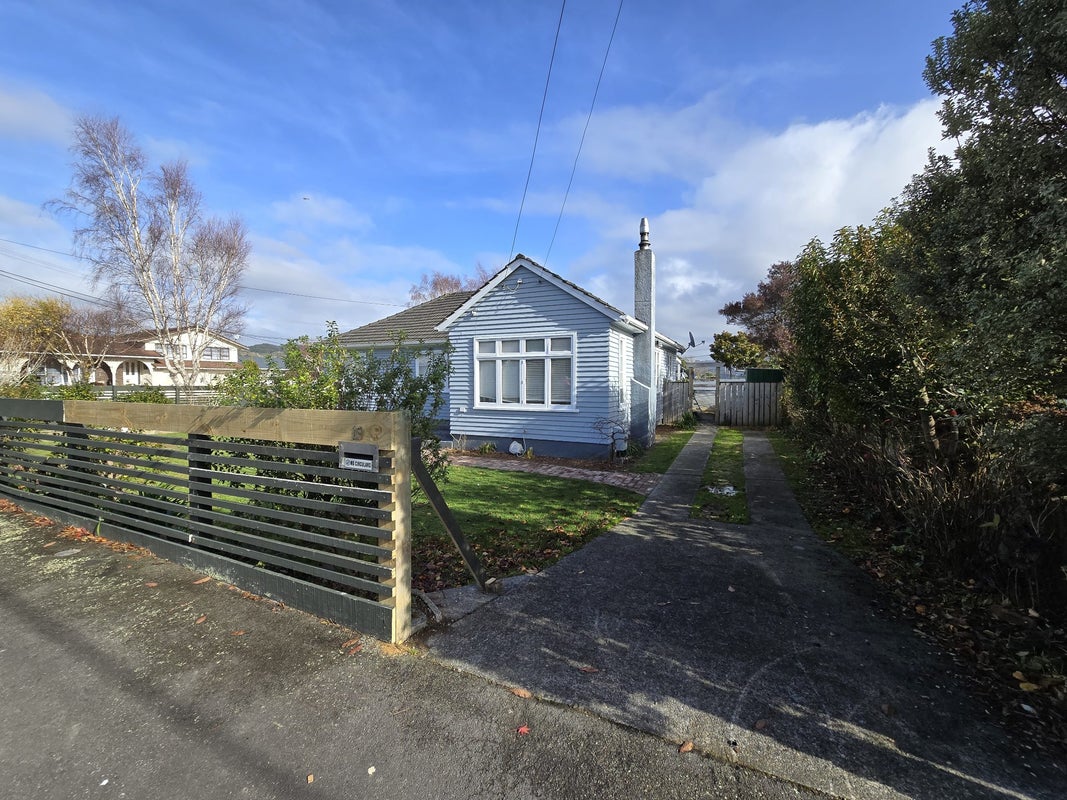 19 Henry Street, Ebdentown, Upper Hutt - Carousel 1