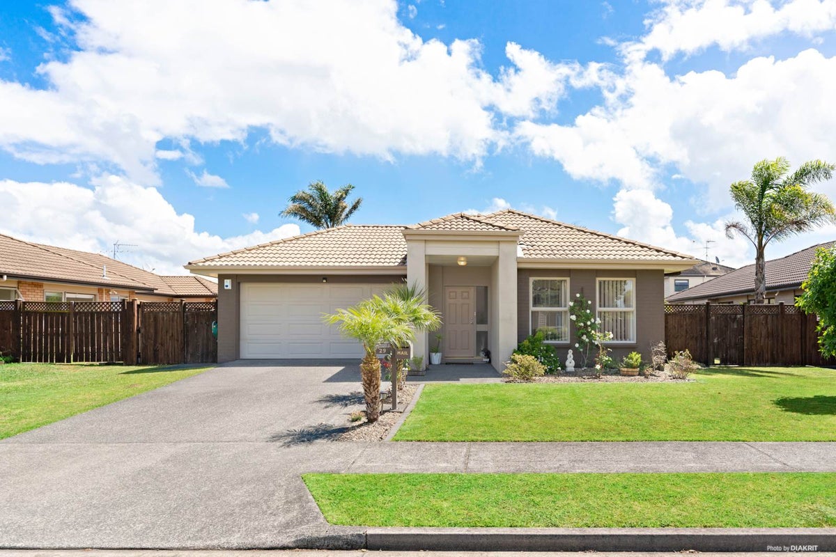 29 Stranraer Crescent, Wattle Downs, Auckland - Carousel 1