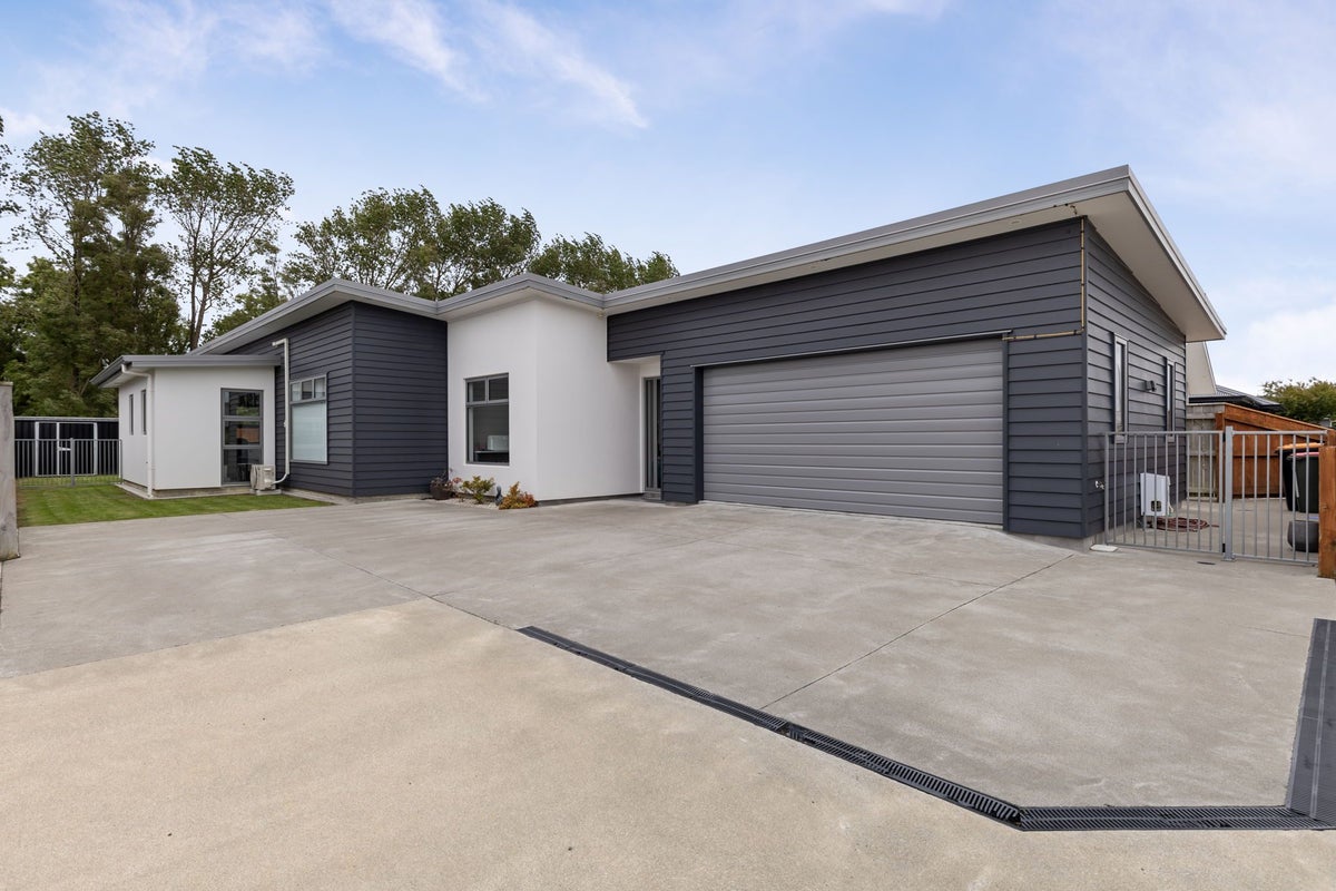 12 Ivy Lane, Kelvin Grove, Palmerston North - Carousel 1