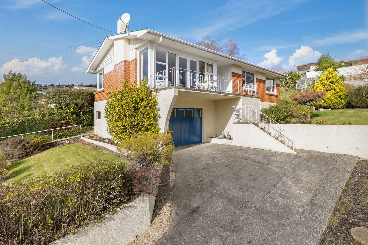 85 Barr Street, Kenmure, Dunedin - Carousel 1
