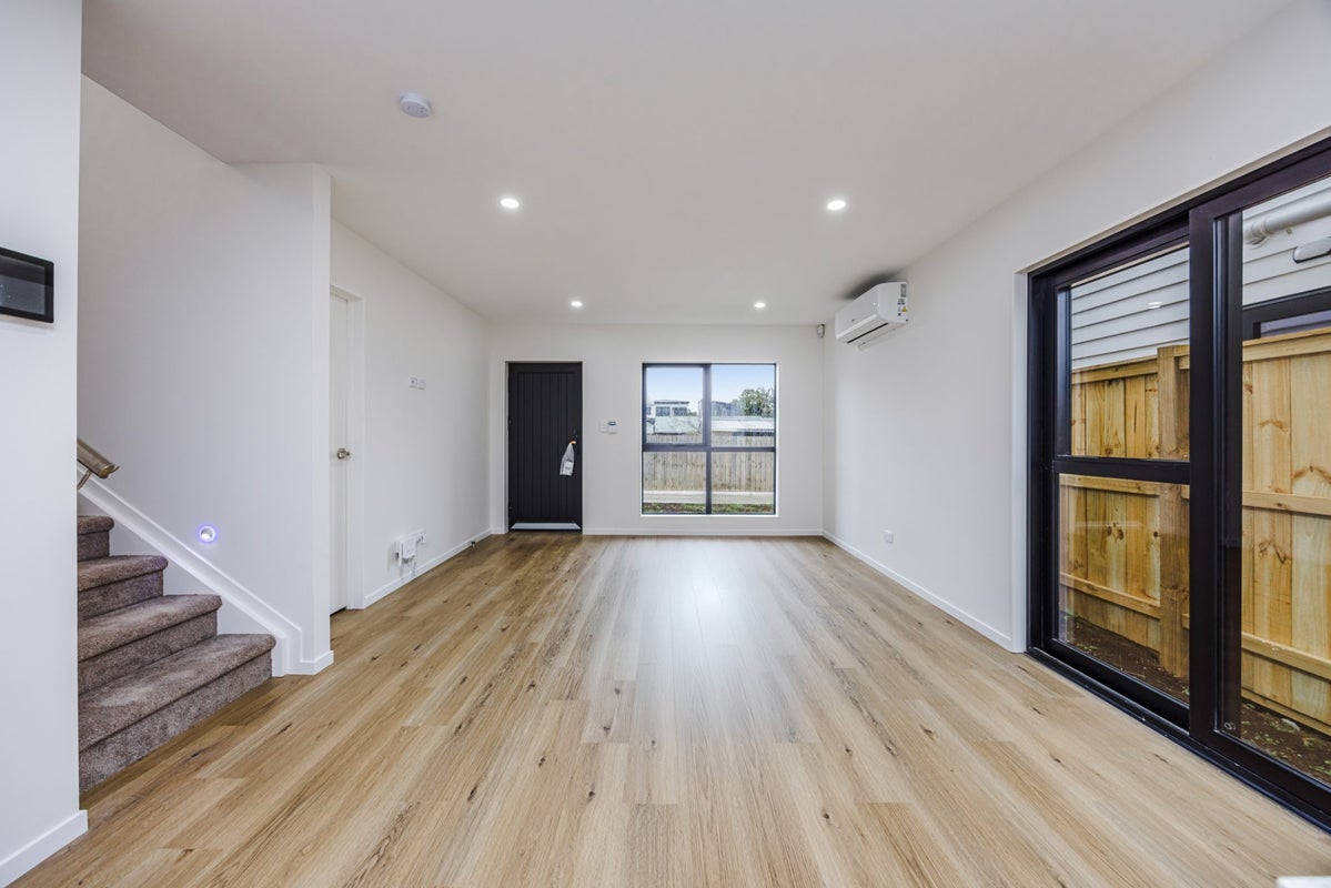 14 Friesian Drive, Mangere, Auckland - Carousel 2