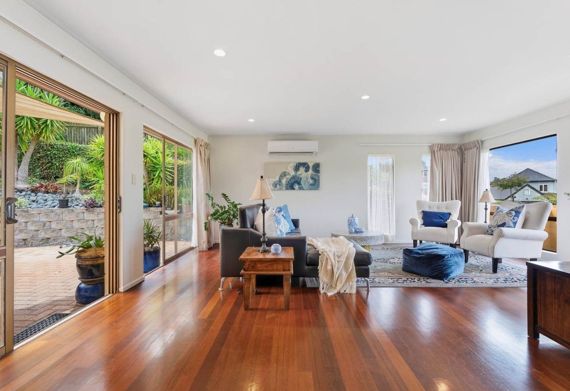 5 Wisteria Way, Mairangi Bay, Auckland - Carousel 2