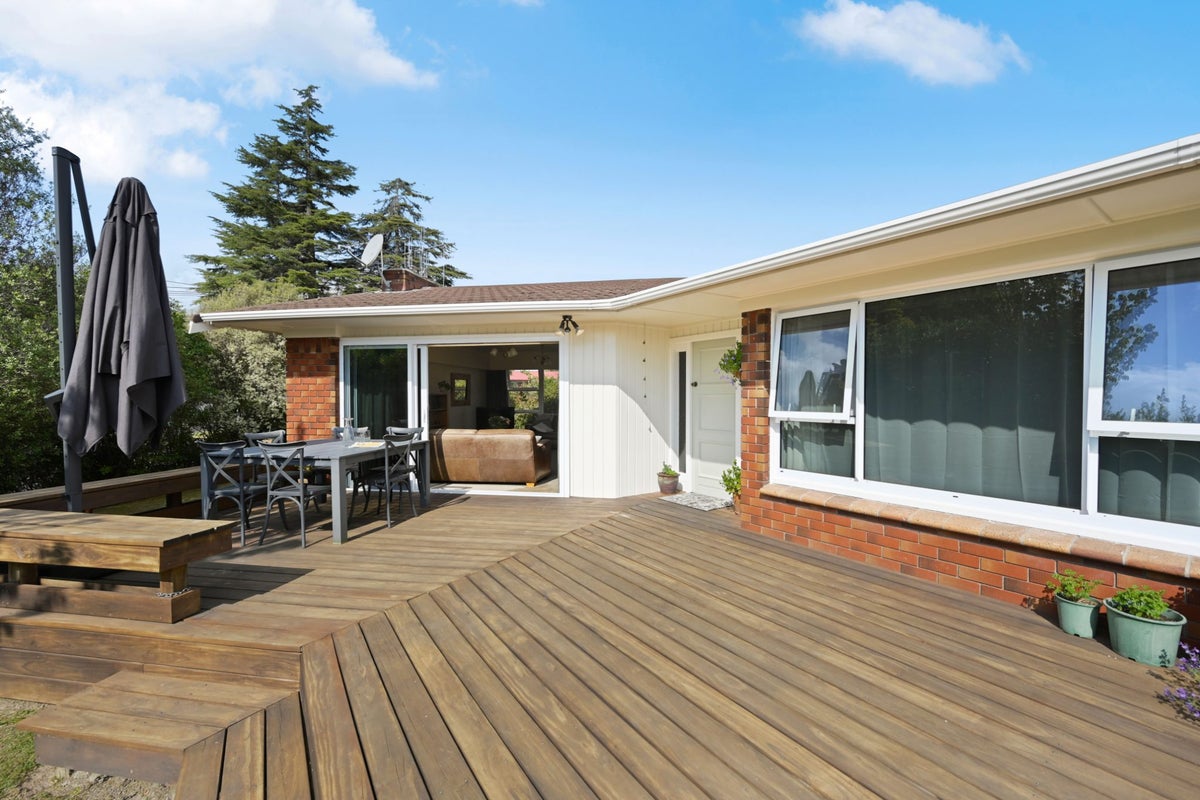 6 Eton Drive, Hillcrest, Hamilton - Carousel 2