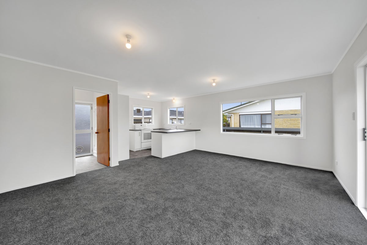 8A Milmoe Street, Hawera - Carousel 2